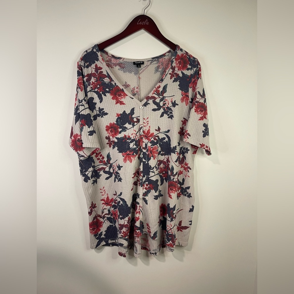 Torrid Floral V-Neck waffle knit top‎ in Cream and Navy